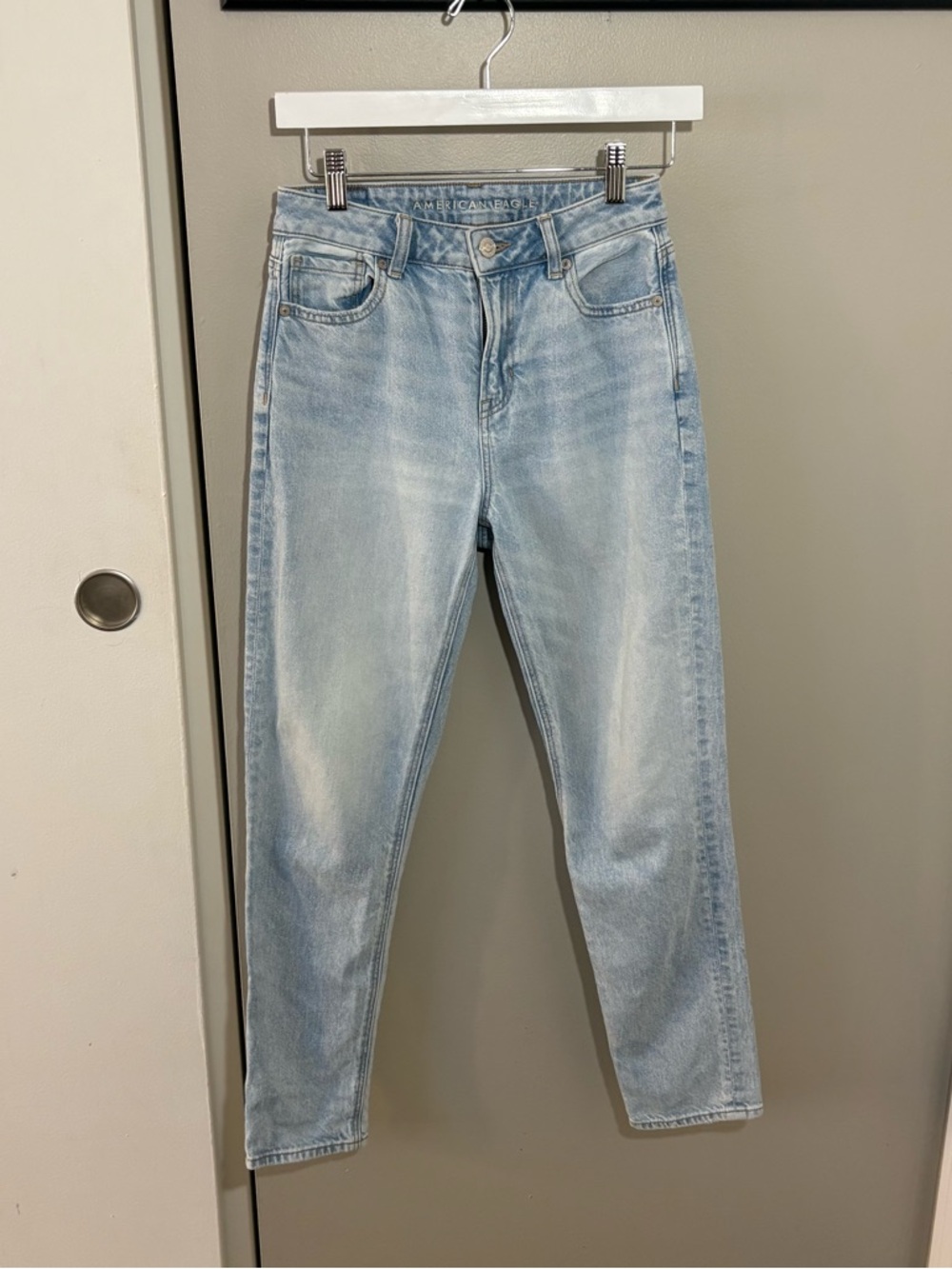 American Eagle High Waisted Light Wash Straight Leg Jeans